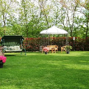 https://casale-ginette.it-tuscanyhotel.com